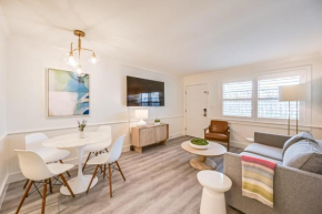 Updated Dtwn Naples Condo Across From Beach!